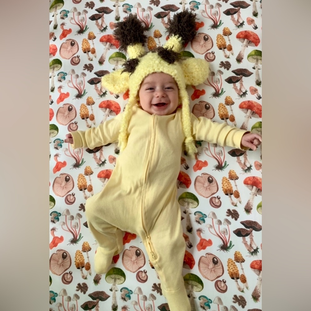 3-6 Giraffe knit hat w matching footie